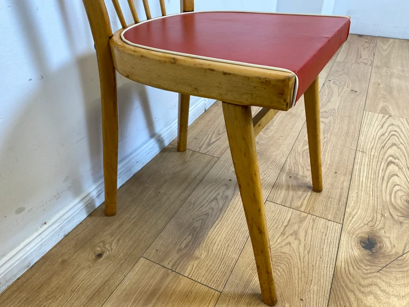 Formschöner und stabiler heller Mid-Century Sprossenstuhl aus Buchenholz mit rotem Kunstleder Sitz I Stuhl Holzstuhl Esszimmerstuhl Küchenstuhl 50er 60er Vintage I (Kopie)