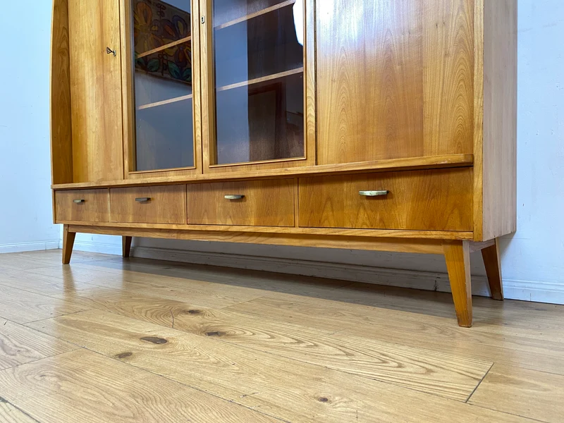 WMK I Stilvoller heller Mid-Century Wohnzimmerschrank mit Vitrine und Schubladen I Highboard Bücherschrank Büchervitrine Schrank Sideboard Glasvitrine 50er 60er Vintage I