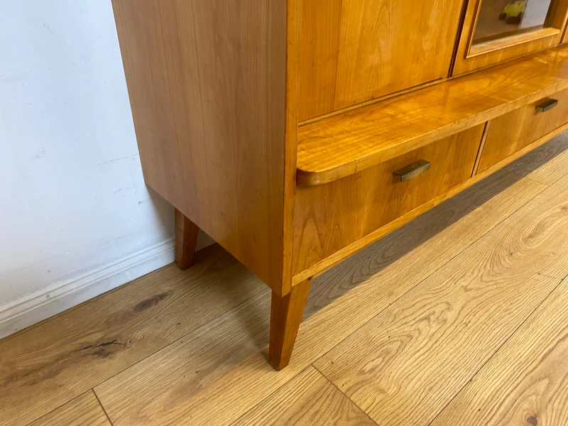 WMK I Stilvoller heller Mid-Century Wohnzimmerschrank mit Vitrine und Schubladen I Highboard Bücherschrank Büchervitrine Schrank Sideboard Glasvitrine 50er 60er Vintage I