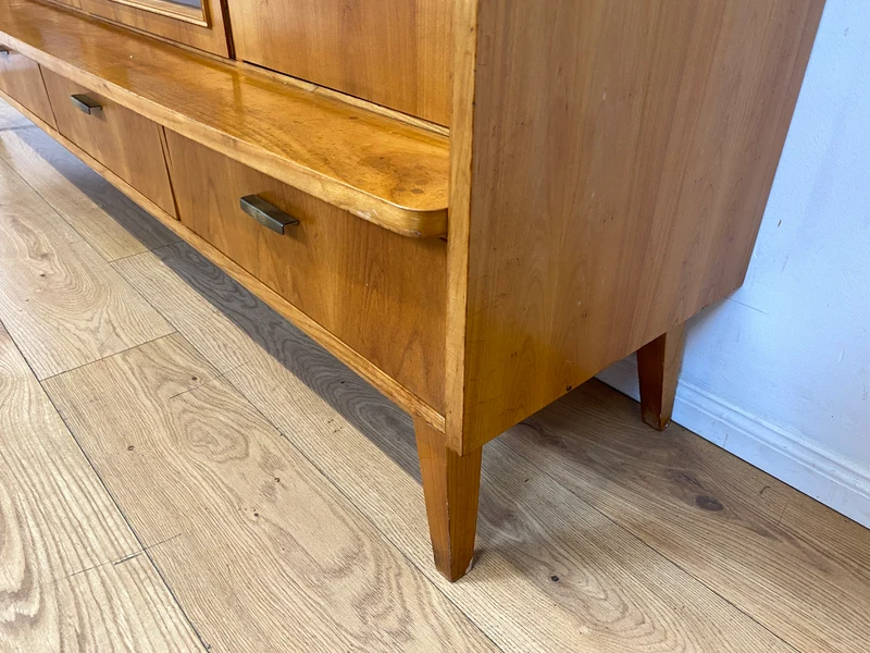 WMK I Stilvoller heller Mid-Century Wohnzimmerschrank mit Vitrine und Schubladen I Highboard Bücherschrank Büchervitrine Schrank Sideboard Glasvitrine 50er 60er Vintage I