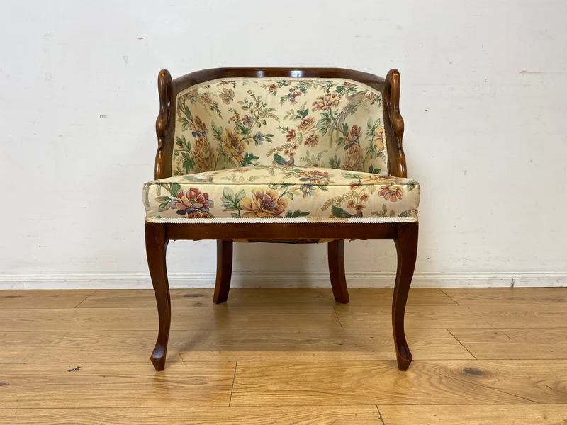Vornehmer handverzierter Vintage Salonsessel mit Schwänen und tollem floralem, jedoch etwas fleckigem, Bezug I Sessel Stuhl Armlehnstuhl Lesesessel Sitzgarnitur Stilmöbel I