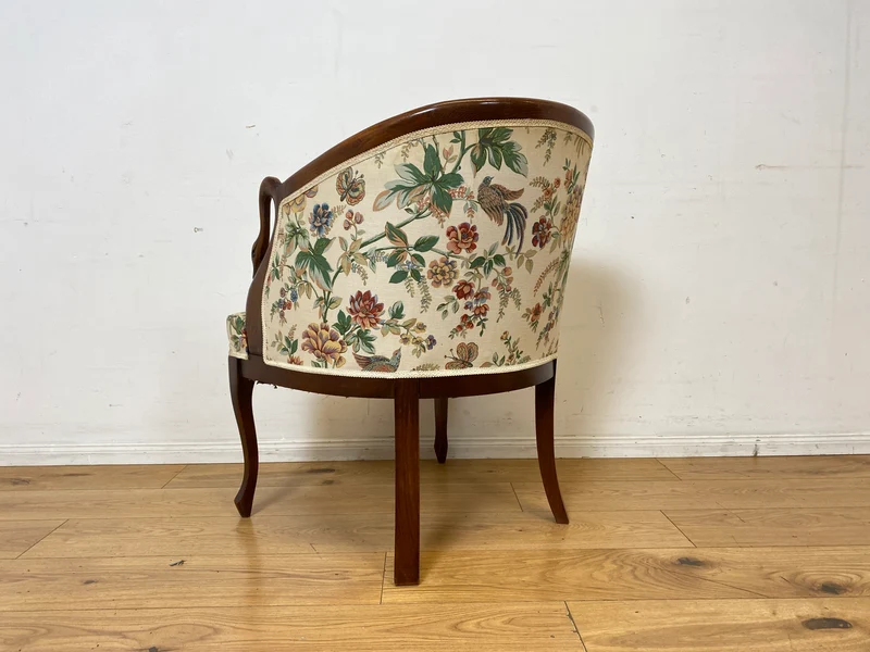 Vornehmer handverzierter Vintage Salonsessel mit Schwänen und tollem floralem, jedoch etwas fleckigem, Bezug I Sessel Stuhl Armlehnstuhl Lesesessel Sitzgarnitur Stilmöbel I