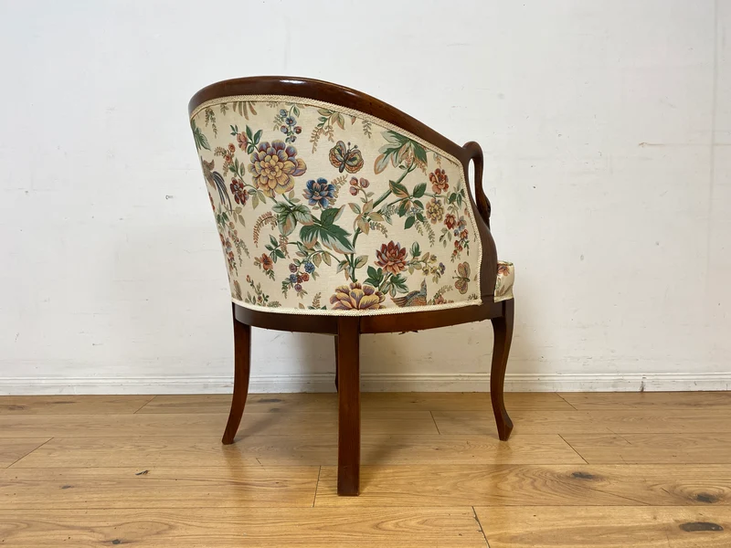Vornehmer handverzierter Vintage Salonsessel mit Schwänen und tollem floralem, jedoch etwas fleckigem, Bezug I Sessel Stuhl Armlehnstuhl Lesesessel Sitzgarnitur Stilmöbel I