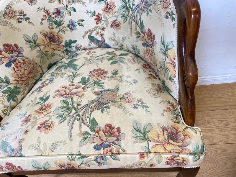 Vornehmer handverzierter Vintage Salonsessel mit Schwänen und tollem floralem, jedoch etwas fleckigem, Bezug I Sessel Stuhl Armlehnstuhl Lesesessel Sitzgarnitur Stilmöbel I