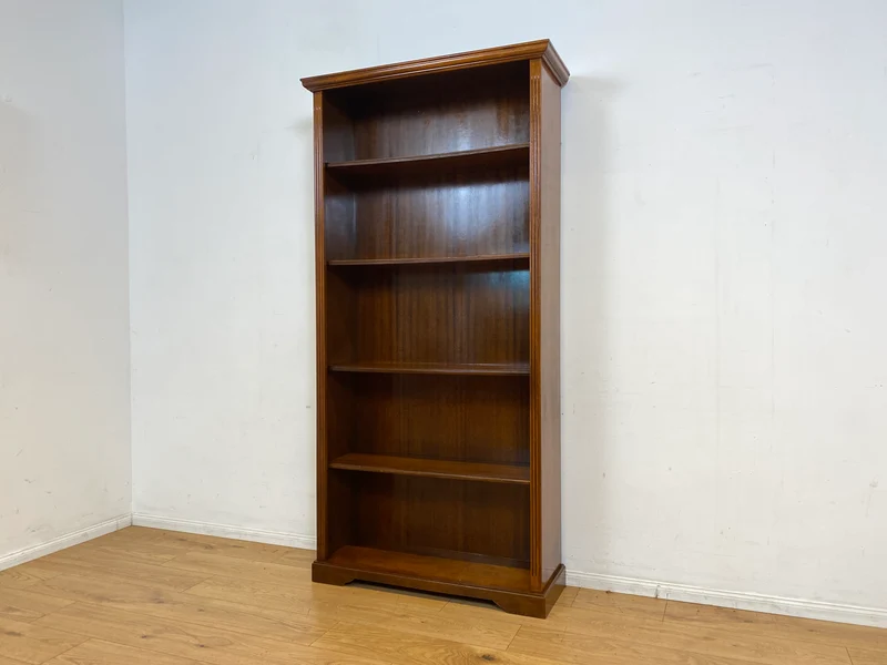 Elegantes und sehr gut erhaltenes Vintage Regal in englischem Stil mit verstellbaren Regalböden I Bücherregal Bücherschrank Holzregal Bookshelf Stilmöbel Regency I