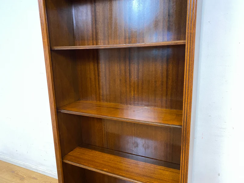 Elegantes und sehr gut erhaltenes Vintage Regal in englischem Stil mit verstellbaren Regalböden I Bücherregal Bücherschrank Holzregal Bookshelf Stilmöbel Regency I