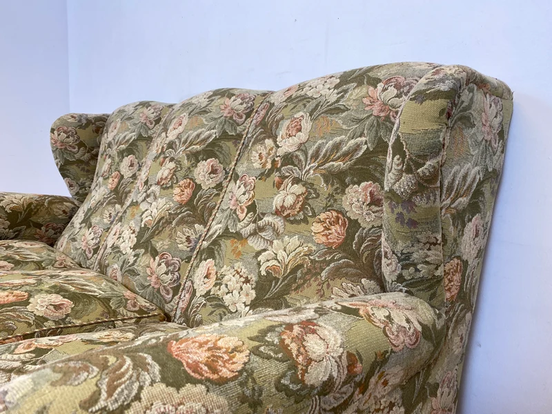 Wunderschönes skandinavisches antikes Sofa mit handverzierten Löwen Tatzen, grandiosem floralem Bezug und Federfüllung I Couch Liege Wohnzimmer Barock Rokoko Vintage I