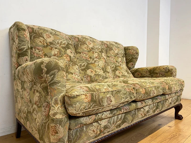 Wunderschönes skandinavisches antikes Sofa mit handverzierten Löwen Tatzen, grandiosem floralem Bezug und Federfüllung I Couch Liege Wohnzimmer Barock Rokoko Vintage I