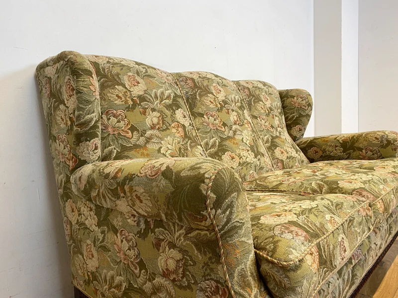 Wunderschönes skandinavisches antikes Sofa mit handverzierten Löwen Tatzen, grandiosem floralem Bezug und Federfüllung I Couch Liege Wohnzimmer Barock Rokoko Vintage I