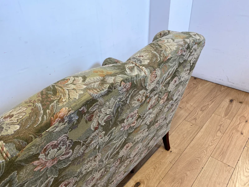Wunderschönes skandinavisches antikes Sofa mit handverzierten Löwen Tatzen, grandiosem floralem Bezug und Federfüllung I Couch Liege Wohnzimmer Barock Rokoko Vintage I