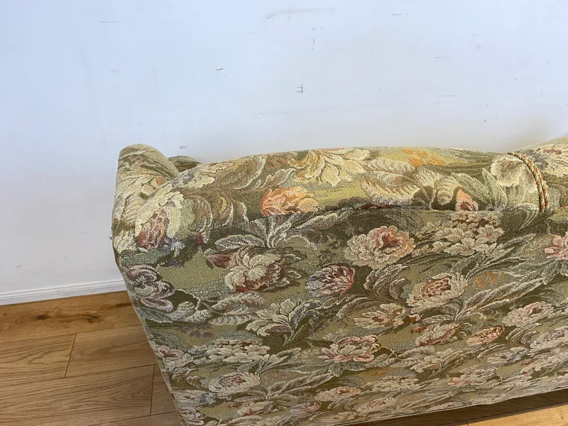 Wunderschönes skandinavisches antikes Sofa mit handverzierten Löwen Tatzen, grandiosem floralem Bezug und Federfüllung I Couch Liege Wohnzimmer Barock Rokoko Vintage I