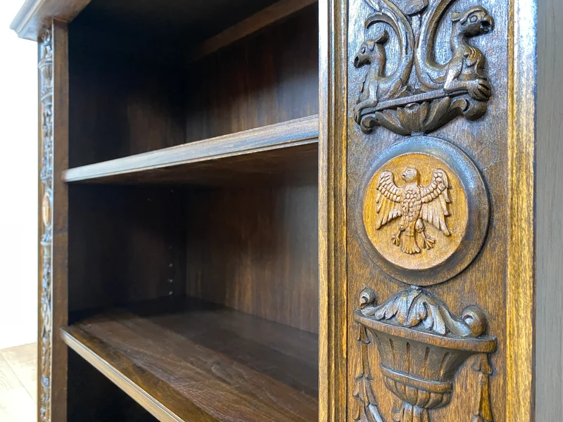 Besonderes antikes Regal handverziert mit Berliner Wappen, preußischen Adler und mächtigen Löwenfüßen I Vollholz Holzregal Bücherregal Bücherschrank Gründerzeit Kaiser Bär Historismus Vintage I