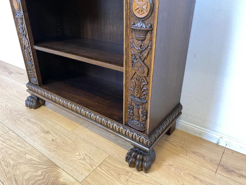Besonderes antikes Regal handverziert mit Berliner Wappen, preußischen Adler und mächtigen Löwenfüßen I Vollholz Holzregal Bücherregal Bücherschrank Gründerzeit Kaiser Bär Historismus Vintage I