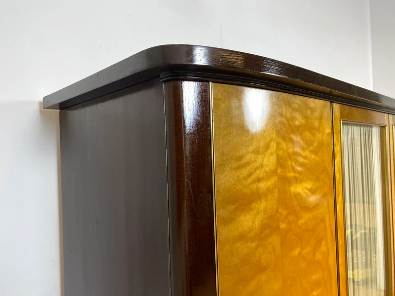 Stilvoller & hochwertiger Mid-Century Kleiderschrank mit Glastüren und Vorhängen I Vollholz I Schrank Schlafzimmerschrank Wäscheschrank Wardrobe Rockabilly Vintage 50er 60er