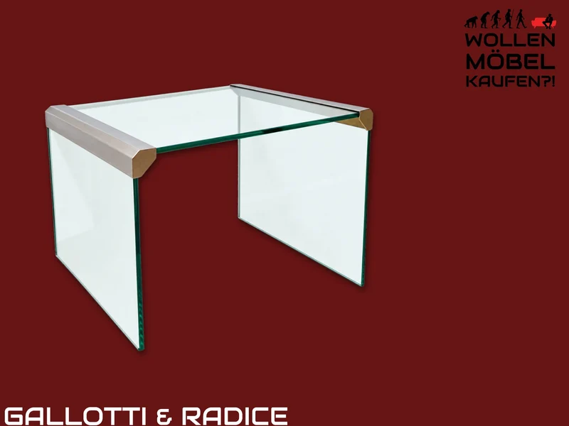 Stilvoller 70er Jahre Designer Glastisch von Gallotti & Radice aus gebogenem Klarglas und Edelstahl Akzenten I Couchtisch Beistelltisch Ablage Blumentisch Space Age Vintage I