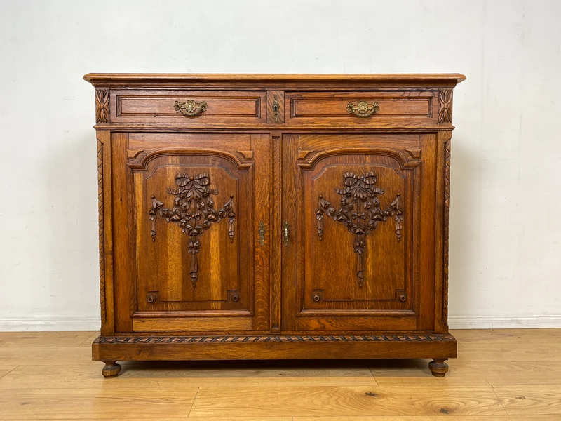 Vornehme handverzierte antike Anrichte aus Eiche mit Schubladen und edlem Messingbeschlag I Schrank Kommode Wickelkommode Küchenschrank Bauernschrank Sideboard Jugendstil Vintage I