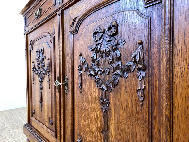 Vornehme handverzierte antike Anrichte aus Eiche mit Schubladen und edlem Messingbeschlag I Schrank Kommode Wickelkommode Küchenschrank Bauernschrank Sideboard Jugendstil Vintage I