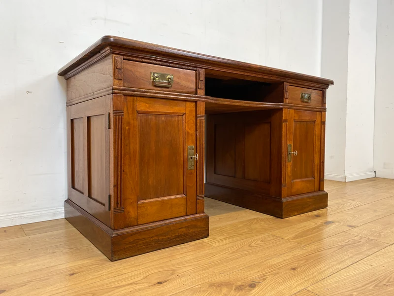 Sehr schöner antiker Schreibtisch aus vollem Holz in Eiche mit Schubladen und Messinggriffen, um 1910 I Arbeitstisch Bürotisch Sekretär Desk Vintage Gründerzeit I