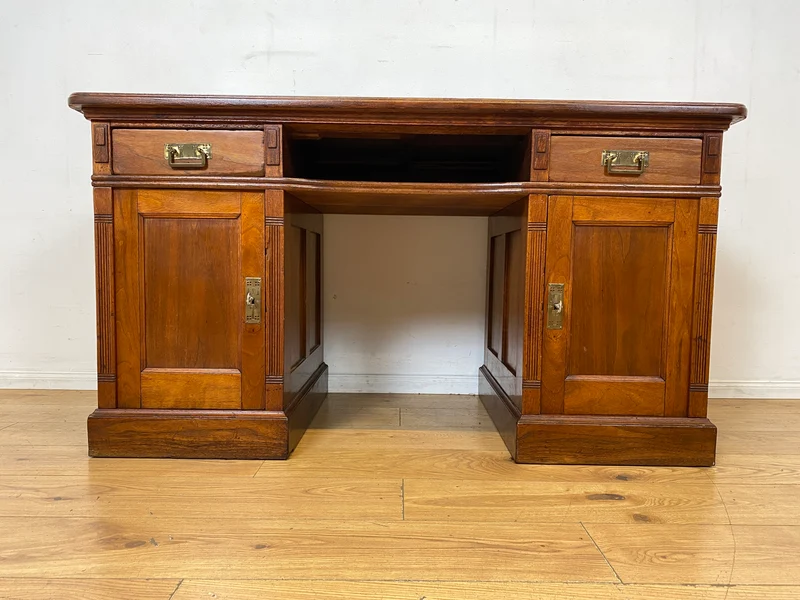 Sehr schöner antiker Schreibtisch aus vollem Holz in Eiche mit Schubladen und Messinggriffen, um 1910 I Arbeitstisch Bürotisch Sekretär Desk Vintage Gründerzeit I