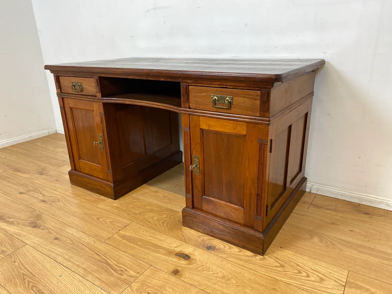 Sehr schöner antiker Schreibtisch aus vollem Holz in Eiche mit Schubladen und Messinggriffen, um 1910 I Arbeitstisch Bürotisch Sekretär Desk Vintage Gründerzeit I