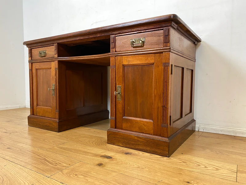 Sehr schöner antiker Schreibtisch aus vollem Holz in Eiche mit Schubladen und Messinggriffen, um 1910 I Arbeitstisch Bürotisch Sekretär Desk Vintage Gründerzeit I