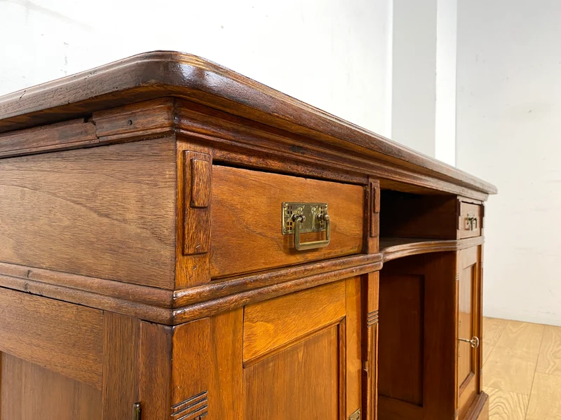 Sehr schöner antiker Schreibtisch aus vollem Holz in Eiche mit Schubladen und Messinggriffen, um 1910 I Arbeitstisch Bürotisch Sekretär Desk Vintage Gründerzeit I