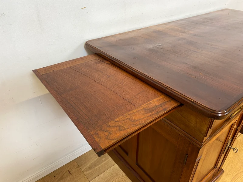 Sehr schöner antiker Schreibtisch aus vollem Holz in Eiche mit Schubladen und Messinggriffen, um 1910 I Arbeitstisch Bürotisch Sekretär Desk Vintage Gründerzeit I