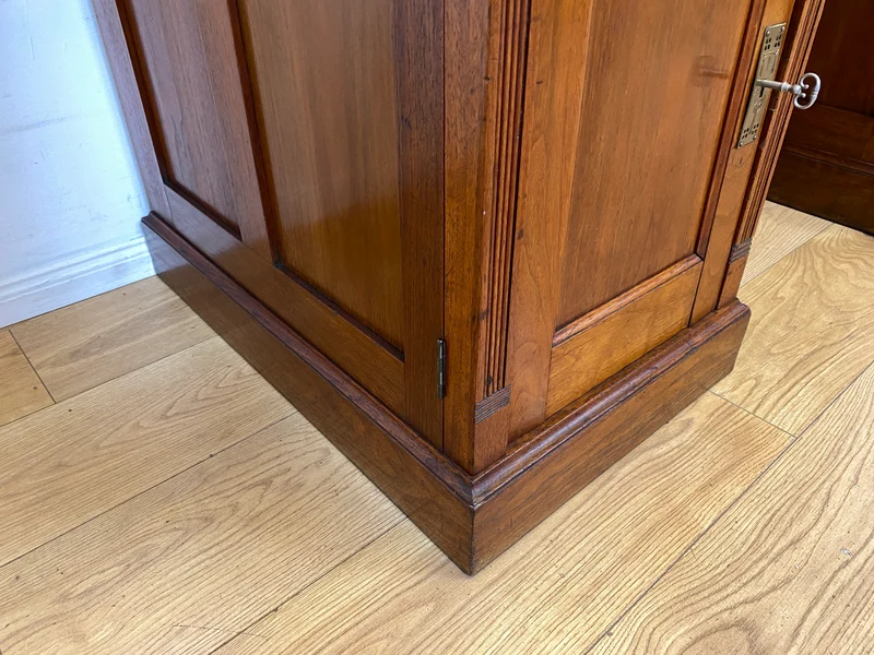Sehr schöner antiker Schreibtisch aus vollem Holz in Eiche mit Schubladen und Messinggriffen, um 1910 I Arbeitstisch Bürotisch Sekretär Desk Vintage Gründerzeit I