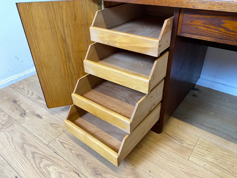 Sehr schöner freistehender 30er Jahre Art Deco Schreibtisch aus vollem Holz in Eiche mit Regal Rückseite I Arbeitstisch Bürotisch Writing Desk Antik Vintage Mid-Century I