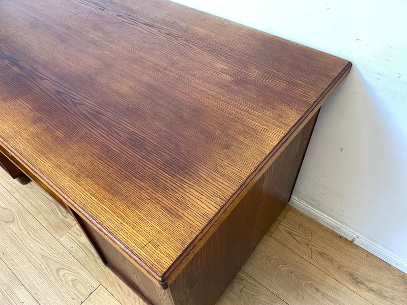 Sehr schöner freistehender 30er Jahre Art Deco Schreibtisch aus vollem Holz in Eiche mit Regal Rückseite I Arbeitstisch Bürotisch Writing Desk Antik Vintage Mid-Century I