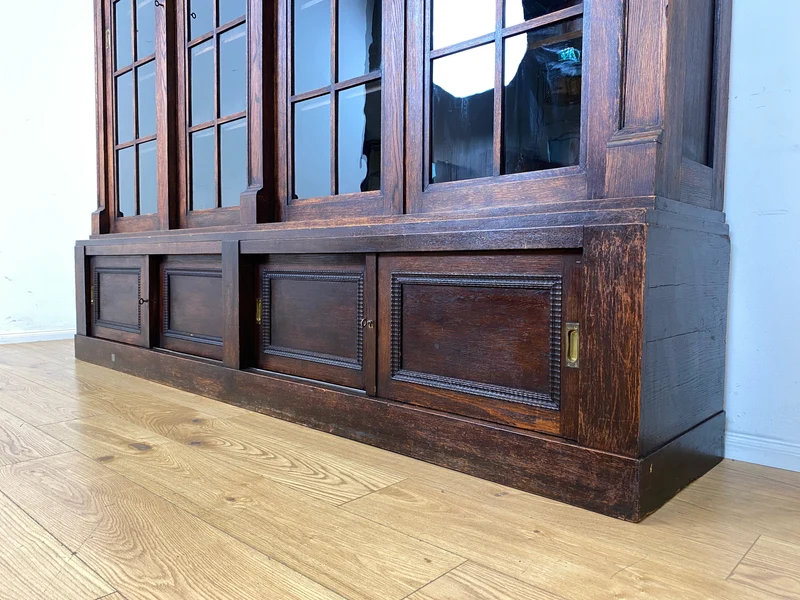 Hochwertige handverzierte Vintage Vitrine im antikem Stil aus massiver Eiche mit Schiebetüren I Büchervitrine Bücherschrank Bücherregal Regal Glasvitrine Wohnzimmerschank Jugendstil Gründerzeit I