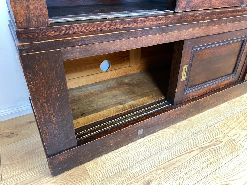 Hochwertige handverzierte Vintage Vitrine im antikem Stil aus massiver Eiche mit Schiebetüren I Büchervitrine Bücherschrank Bücherregal Regal Glasvitrine Wohnzimmerschank Jugendstil Gründerzeit I