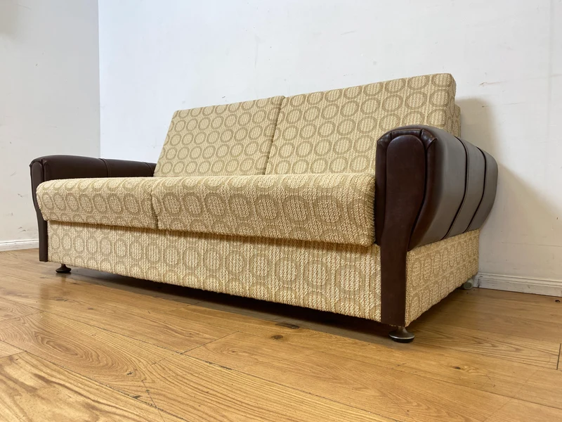 Retro pur! Gemütliche 70er Jahre Couch mit Schlaffunktion mit hellem Originalbezug I Sofa Couch Schlafsofa Schlafcouch Klappcouch Daybed Sitzgarnitur Vintage Space Age 60er I