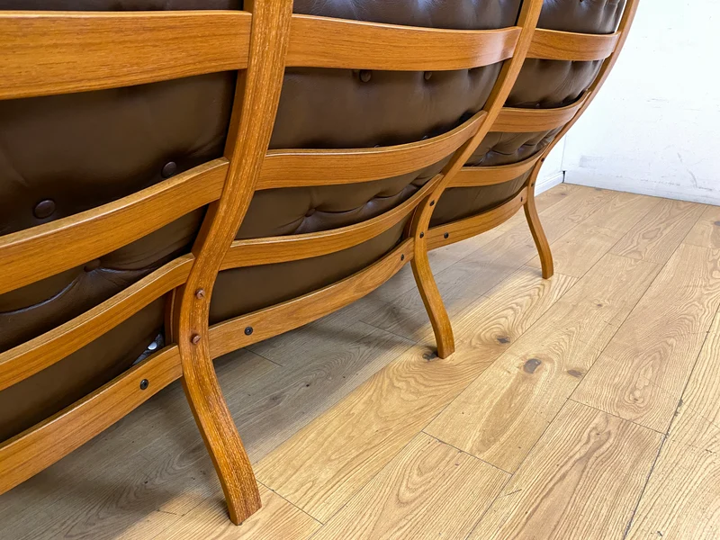WMK I Stilvolles skandinavische Sofa mit gestepptem braunem Echtleder Bezug I Norwegen 1970er I Couch Ledercouch Ledersofa 3-Sitzer 3er Sitzgarnitur Mid-Century Vintage Leder I