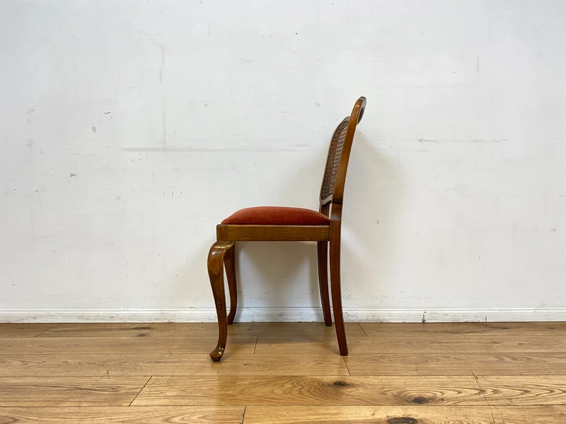 Set aus 4 wunderschönen 50er Jahre Chippendale Esszimmerstühlen mit Wiener Geflecht & bordeaux rotem Bezug I 4er Stühle Holzstühle Küchenstühle Mid-Century Vintage Barock I