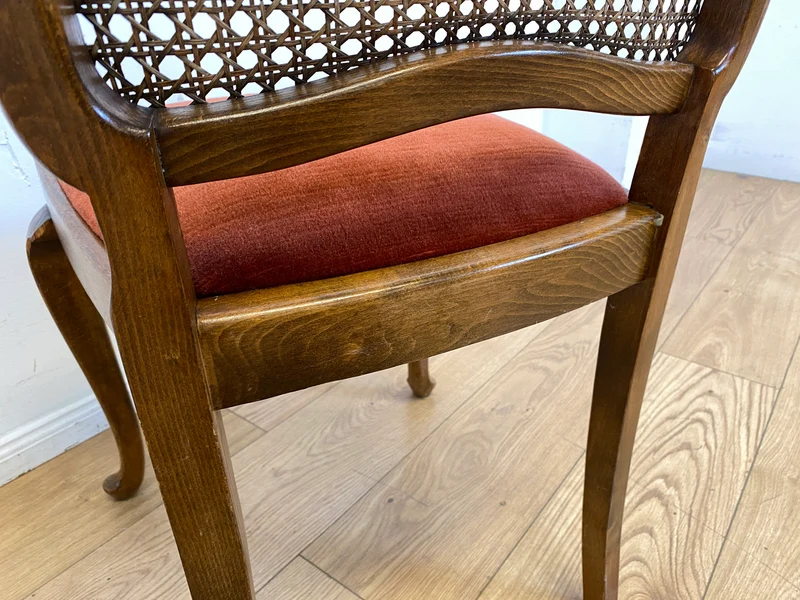 Set aus 4 wunderschönen 50er Jahre Chippendale Esszimmerstühlen mit Wiener Geflecht & bordeaux rotem Bezug I 4er Stühle Holzstühle Küchenstühle Mid-Century Vintage Barock I