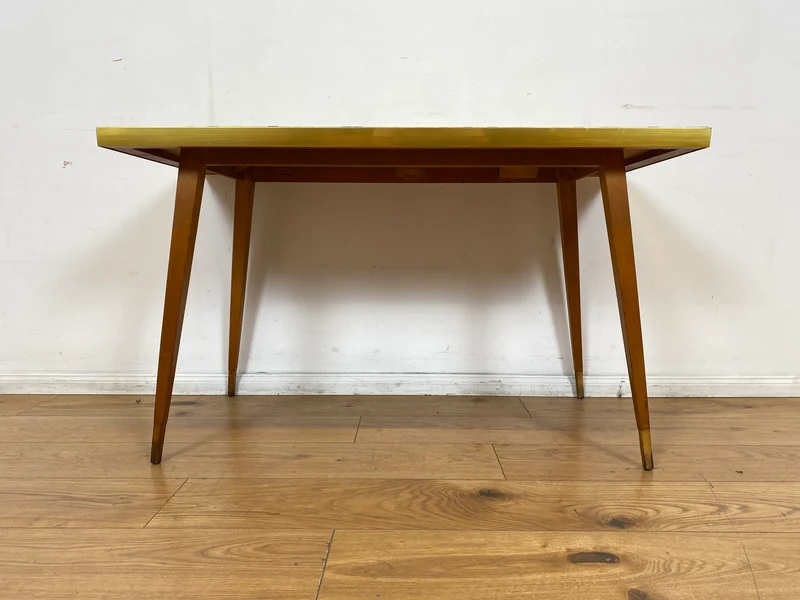 WMK I Besonders schöner hoher Mid-Century Couchtisch mit Mosaik Fliesen und konischen Füßen