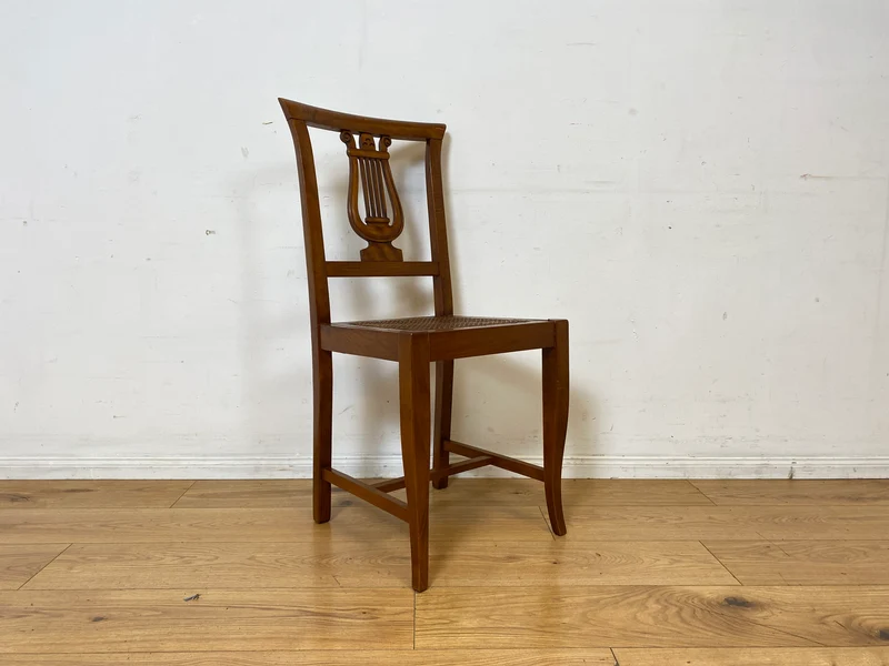 Eleganter und sehr gut erhaltener handverzierter Vintage Stuhl im antiken Stil mit Geflecht I Esszimmerstuhl Holzstuhl Küchenstuhl Dining Chair Jugendstil Stilmöbel I