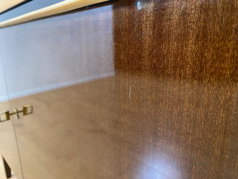 Stilvolles dunkles 60er Jahre Sideboard mit konischen Füßen und Messing Beschlag I Kommode Schrank Wäschekommode Fernsehkommode TV Lowboard Board 50er Rockabilly Vintage I