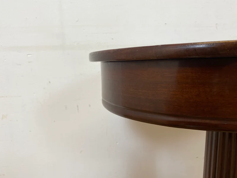 Vornehmer antiker Beistelltisch in Mahagoni mit Säulenfuß und abschließbarer Klappe I Nähtisch Nähkommode Schmuckkasten Frisiertisch Schminktisch Säule Ablage Vintage I