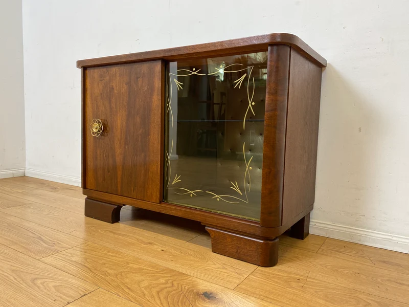 Stilvolle und gut erhaltene 50er Jahre Barkommode mit Schiebetüren & Originalgläsern I Barschrank Barvitrine Vitrine Bar Kommode Sideboard Mid-Century Vintage 60er I