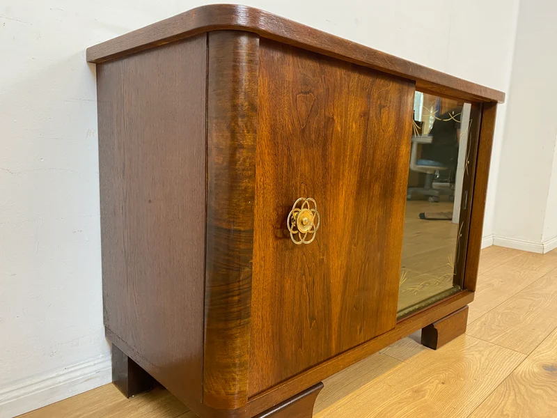 Stilvolle und gut erhaltene 50er Jahre Barkommode mit Schiebetüren & Originalgläsern I Barschrank Barvitrine Vitrine Bar Kommode Sideboard Mid-Century Vintage 60er I