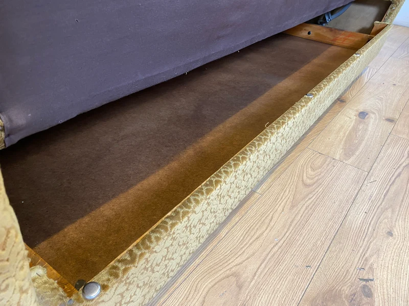 Wunderschönes & sehr gut erhaltenes 1930er Jahre Art Deco Sofa mit Schlaffunktion & goldenem Brokat Bezug I Couch Schlafcouch Schlafsofa Klappcouch Daybed Antik Vintage I (Kopie)