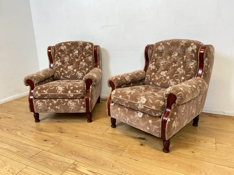 Äußerst gemütlicher und sehr gut erhaltener Vintage Sessel mit tollem samtartigem Altrosa Bezug und Holzrahmen I Ohrensessel Lesesessel Sitzgarnitur Polstersessel I