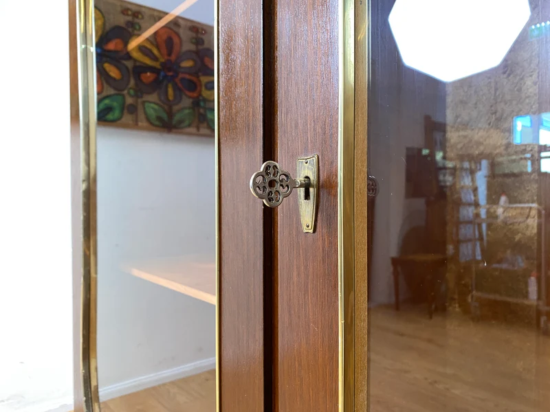 Besonders schöner und perfekt aufgeteilter dunkler Mid-Century Kleiderschrank mit Glastüren I Schrank Schlafzimmerschrank Wäscheschrank Rockabilly Vintage 50er 60er I