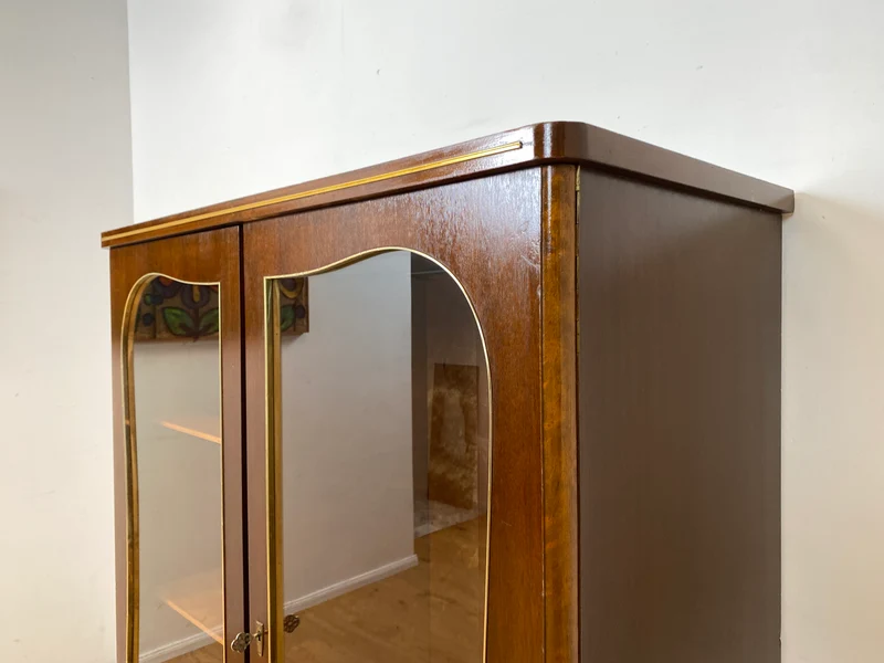 Besonders schöner und perfekt aufgeteilter dunkler Mid-Century Kleiderschrank mit Glastüren I Schrank Schlafzimmerschrank Wäscheschrank Rockabilly Vintage 50er 60er I