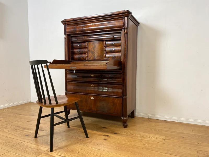 Edler antiker Schreibsekretär mit ausziehbarer Schreibunterlage I um 1840, Massivholz in Nussbaum I Sekretär Schreibschrank Schreibkommode Highboard Schrank Anrichte Biedermeier Vintage I