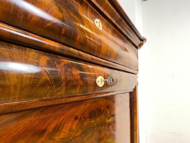 Edler antiker Schreibsekretär mit ausziehbarer Schreibunterlage I um 1840, Massivholz in Nussbaum I Sekretär Schreibschrank Schreibkommode Highboard Schrank Anrichte Biedermeier Vintage I