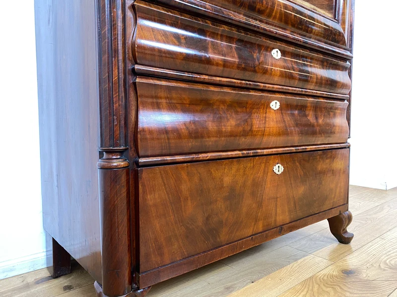 Edler antiker Schreibsekretär mit ausziehbarer Schreibunterlage I um 1840, Massivholz in Nussbaum I Sekretär Schreibschrank Schreibkommode Highboard Schrank Anrichte Biedermeier Vintage I