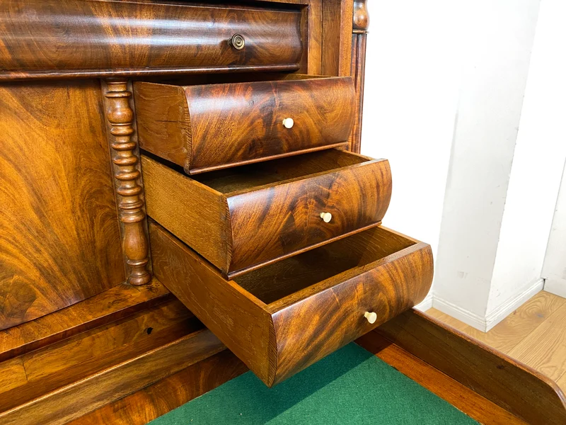 Edler antiker Schreibsekretär mit ausziehbarer Schreibunterlage I um 1840, Massivholz in Nussbaum I Sekretär Schreibschrank Schreibkommode Highboard Schrank Anrichte Biedermeier Vintage I